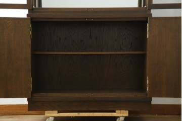 中古　カリモク家具(karimoku)　domani(ドマーニ)　Morganton(モーガントン)　ディスプレイ什器におすすめ!ヒッコリーブラウンのガラスキャビネット　定価約70万円　(R-057451)