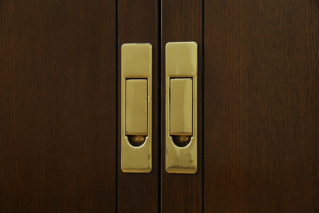 中古　カリモク家具(karimoku)　domani(ドマーニ)　Morganton(モーガントン)　ディスプレイ什器におすすめ!ヒッコリーブラウンのガラスキャビネット　定価約70万円　(R-057451)