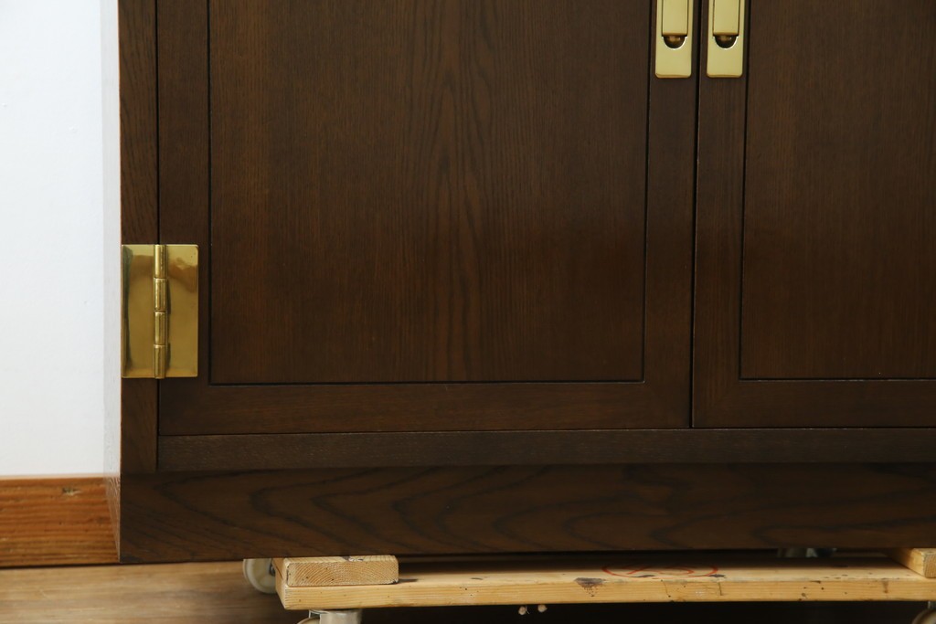 中古　カリモク家具(karimoku)　domani(ドマーニ)　Morganton(モーガントン)　ディスプレイ什器におすすめ!ヒッコリーブラウンのガラスキャビネット　定価約70万円　(R-057451)