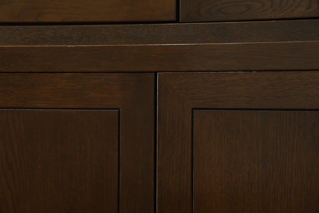 中古　カリモク家具(karimoku)　domani(ドマーニ)　Morganton(モーガントン)　ディスプレイ什器におすすめ!ヒッコリーブラウンのガラスキャビネット　定価約70万円　(R-057451)