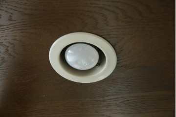 中古　カリモク家具(karimoku)　domani(ドマーニ)　Morganton(モーガントン)　ディスプレイ什器におすすめ!ヒッコリーブラウンのガラスキャビネット　定価約70万円　(R-057451)