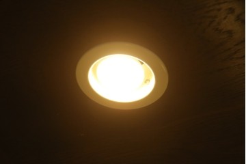 中古　カリモク家具(karimoku)　domani(ドマーニ)　Morganton(モーガントン)　ディスプレイ什器におすすめ!ヒッコリーブラウンのガラスキャビネット　定価約70万円　(R-057451)