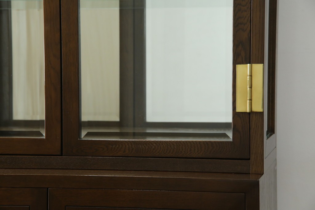 中古　カリモク家具(karimoku)　domani(ドマーニ)　Morganton(モーガントン)　ディスプレイ什器におすすめ!ヒッコリーブラウンのガラスキャビネット　定価約70万円　(R-057451)