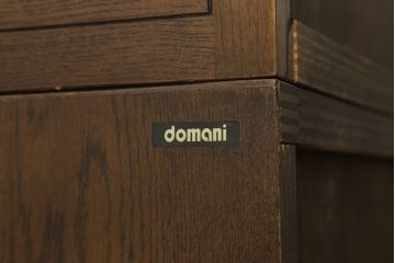 中古　カリモク家具(karimoku)　domani(ドマーニ)　Morganton(モーガントン)　スリムで背の高いガラスキャビネット(定価約30万円)(ガラスケース、飾り棚、陳列棚)(R-057453)