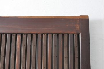 アンティーク建具　総欅材(ケヤキ)　巾着金具　趣溢れる色味が魅力的な富山格子蔵戸1枚(格子戸、引き戸、玄関戸)(R-057454)