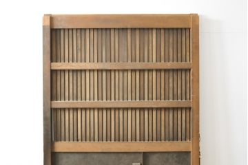 アンティーク建具　総欅材(ケヤキ)　巾着金具　趣溢れる色味が魅力的な富山格子蔵戸1枚(格子戸、引き戸、玄関戸)(R-057454)