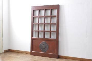 アンティーク建具　大きな金具が存在感抜群!漆の綺麗な格子蔵戸1枚(きつね格子、狐格子、格子戸、マス目、升目、引き戸、玄関戸)(R-057455)