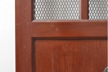 アンティーク建具　大きな金具が存在感抜群!漆の綺麗な格子蔵戸1枚(きつね格子、狐格子、格子戸、マス目、升目、引き戸、玄関戸)(R-057455)