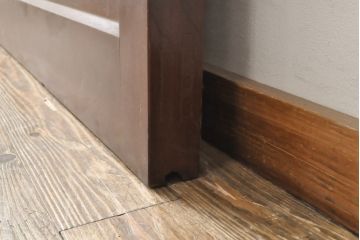 アンティーク建具　大きな金具が存在感抜群!漆の綺麗な格子蔵戸1枚(きつね格子、狐格子、格子戸、マス目、升目、引き戸、玄関戸)(R-057455)