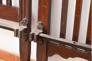 イギリスアンティーク　マホガニー材　落ち着きのある色合いでクラシカルな雰囲気を高めるベッドフレーム(ダブルサイズ)(R-057459)