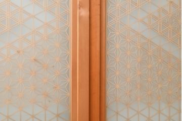 中古　美品　両面ガラス　繊細な組子細工が凛とした印象を放つ全面組子入りガラス戸2枚セット(引き戸、建具)(R-057461)