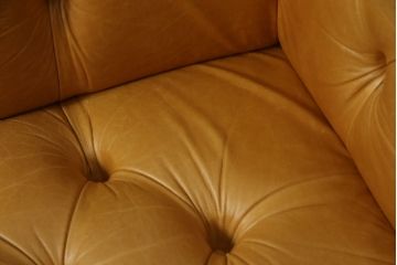 中古　イギリス製　DISTINCTIVE CHESTERFIELDS(ディスティンクティブ・チェスターフィールド)　本革2人掛け　上質な空間づくりに取り入れたいレザーソファ(定価48万円)(二人掛けソファ、2P)(R-057466)