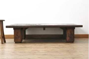 民芸家具　日光彫り　重厚な脚と厚みのある天板が魅力的な座卓(ローテーブル)(R-057467)