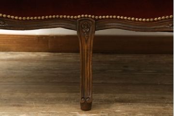 中古　美品　イタリア家具　彫刻の素晴らしいクラシカルな2人掛けソファ(定価約60万円)(二人掛け、2P)(R-057468)