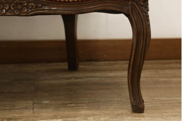 中古　美品　イタリア家具　彫刻の素晴らしいクラシカルな2人掛けソファ(定価約60万円)(二人掛け、2P)(R-057468)