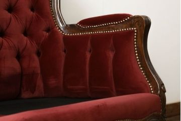 中古　美品　イタリア家具　彫刻の素晴らしいクラシカルな2人掛けソファ(定価約60万円)(二人掛け、2P)(R-057468)