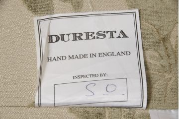 中古　高級品　IDC大塚家具取り扱い　イギリス　デュレスタ　気品あふれる佇まいが美しい2.5人掛けソファ(定価約110万円)(3人掛けソファ、2人掛けソファ)(R-057469)