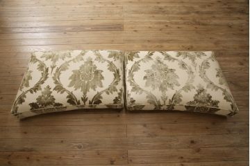 中古　高級品　IDC大塚家具取り扱い　イギリス　デュレスタ　気品あふれる佇まいが美しい2.5人掛けソファ(定価約110万円)(3人掛けソファ、2人掛けソファ)(R-057469)
