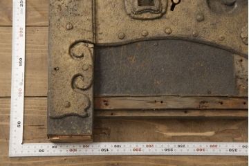 アンティーク雑貨　貫録を実感させる蔵戸の錠前金具(ディスプレイ雑貨、蔵戸パーツ)(R-057475)