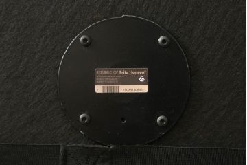 中古　超美品　FRITZ HANSEN(フリッツハンセン)　シンプルモダンなデザインが魅力的なアルファベットソファ(定価約83万円)(2人掛けソファ、2P)(R-057477)