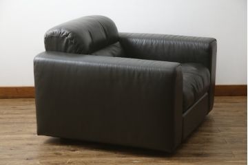 中古　美品　デセデ(de Sede)　グレー色　本革レザー　シンプルモダンなフォルムが格好良い1人掛けレザーソファ(定価約60万円)(アームチェア、一人掛けソファ)(R-057489)