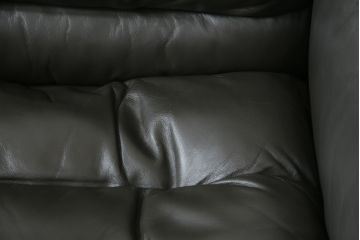 中古　美品　デセデ(de Sede)　グレー色　本革レザー　シンプルモダンなフォルムが格好良い1人掛けレザーソファ(定価約60万円)(アームチェア、一人掛けソファ)(R-057489)