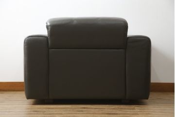 中古　美品　デセデ(de Sede)　グレー色　本革レザー　シンプルモダンなフォルムが格好良い1人掛けレザーソファ(定価約60万円)(アームチェア、一人掛けソファ)(R-057489)