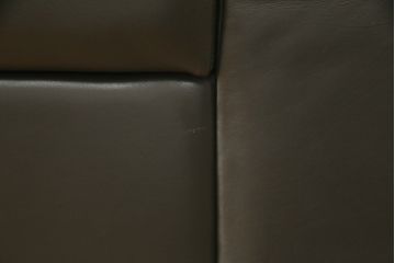 中古　美品　デセデ(de Sede)　グレー色　本革レザー　シンプルモダンなフォルムが格好良い1人掛けレザーソファ(定価約60万円)(アームチェア、一人掛けソファ)(R-057489)