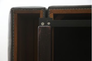 中古　美品　デセデ(de Sede)　グレー色　本革レザー　シンプルモダンなフォルムが格好良い1人掛けレザーソファ(定価約60万円)(アームチェア、一人掛けソファ)(R-057489)