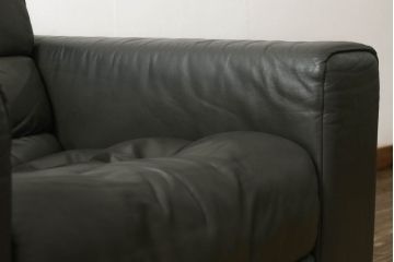 中古　美品　デセデ(de Sede)　グレー色　本革レザー　シンプルモダンなフォルムが格好良い1人掛けレザーソファ(定価約60万円)(アームチェア、一人掛けソファ)(R-057490)
