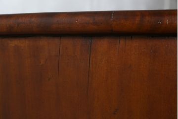 イギリスアンティーク　マホガニー　存在感抜群!　大振りな脚付きチェスト(キャビネット、サイドボード、引き出し)(R-057493)