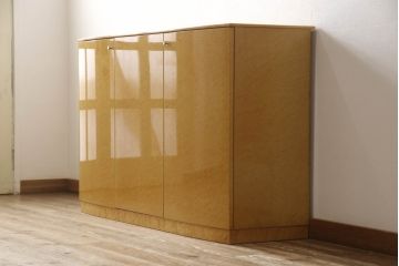 中古　松創　バーズアイメープル　シンプルで洗練された佇まいが印象的なサイドボード(定価約90万円)(戸棚、収納棚、キャビネット)(R-057501)
