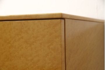 中古　松創　バーズアイメープル　シンプルで洗練された佇まいが印象的なサイドボード(定価約90万円)(戸棚、収納棚、キャビネット)(R-057501)
