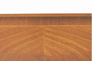 中古　最高級　イギリス　Charles Barr(チャールズ バー)　マホガニー　美しい木目が目を引く、象嵌入りセンターテーブル(定価約62万円)(ローテーブル)(R-057502)