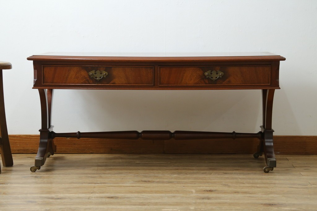 中古　最高級　イギリス　Charles Barr(チャールズ バー)　マホガニー　美しい木目が目を引く、象嵌入りセンターテーブル　定価約62万円　(R-057502)