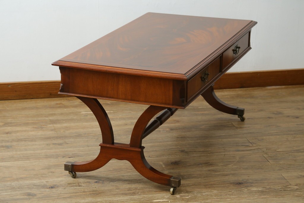 中古　最高級　イギリス　Charles Barr(チャールズ バー)　マホガニー　美しい木目が目を引く、象嵌入りセンターテーブル　定価約62万円　(R-057502)