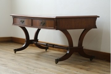 中古　最高級　イギリス　Charles Barr(チャールズ バー)　マホガニー　美しい木目が目を引く、象嵌入りセンターテーブル　定価約62万円　(R-057502)