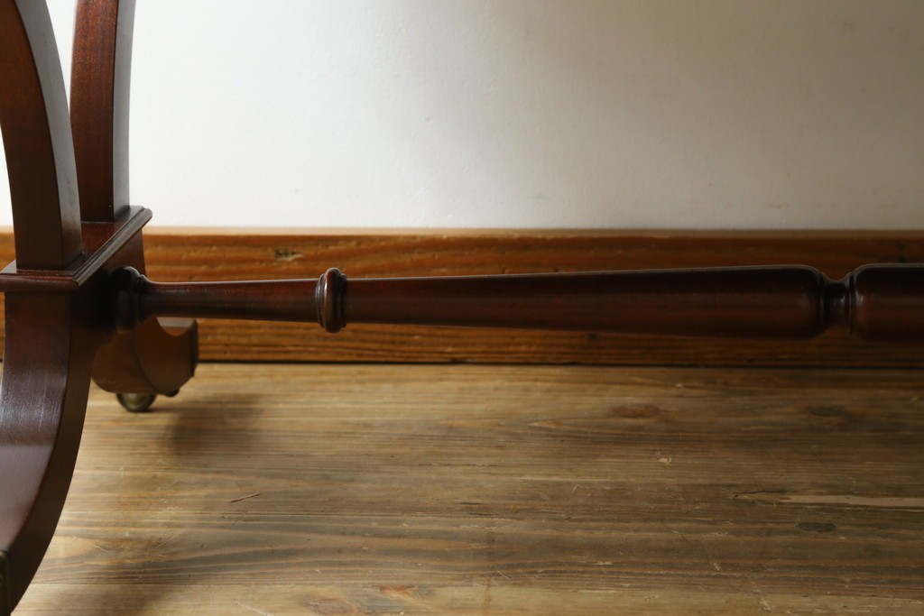 中古　最高級　イギリス　Charles Barr(チャールズ バー)　マホガニー　美しい木目が目を引く、象嵌入りセンターテーブル　定価約62万円　(R-057502)