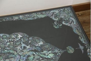 中古　極上美品　ガラス天板付き　まるで美術品のような螺鈿細工が美しい漆塗り座卓(定価約100万円)(ローテーブル)(R-057503)
