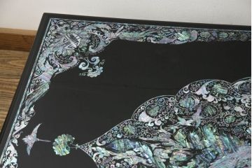 中古　極上美品　ガラス天板付き　まるで美術品のような螺鈿細工が美しい漆塗り座卓(定価約100万円)(ローテーブル)(R-057503)