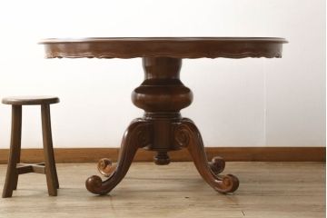 中古　イタリア輸入家具　クラシカルな雰囲気を演出する、象嵌の美しいダイニングテーブル(ラウンドテーブル)(R-057505)