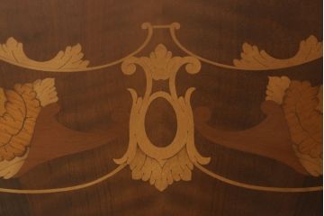 中古　イタリア輸入家具　クラシカルな雰囲気を演出する、象嵌の美しいダイニングテーブル(ラウンドテーブル)(R-057505)