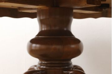 中古　イタリア輸入家具　クラシカルな雰囲気を演出する、象嵌の美しいダイニングテーブル(ラウンドテーブル)(R-057505)