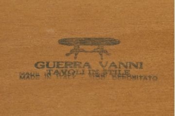 中古　イタリア輸入家具　クラシカルな雰囲気を演出する、象嵌の美しいダイニングテーブル(ラウンドテーブル)(R-057505)