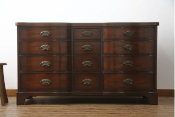 中古　美品　ヘンレドン(HENREDON)　マホガニー材の濃淡の色合いが楽しめるサイドチェスト(サイドボード、引き出し)(定価約80万円)(R-057509)