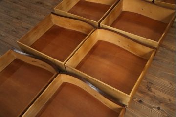 中古　美品　ヘンレドン(HENREDON)　マホガニー材の濃淡の色合いが楽しめるサイドチェスト(サイドボード、引き出し)(定価約80万円)(R-057509)