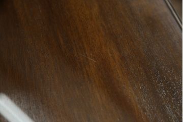 中古　美品　ヘンレドン(HENREDON)　マホガニー材の濃淡の色合いが楽しめるサイドチェスト(サイドボード、引き出し)(定価約80万円)(R-057509)