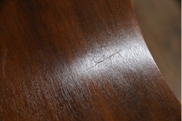 中古　美品　ヘンレドン(HENREDON)　マホガニー材の濃淡の色合いが楽しめるサイドチェスト(サイドボード、引き出し)(定価約80万円)(R-057509)