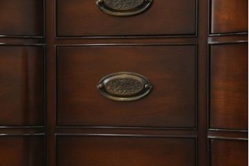 中古　美品　ヘンレドン(HENREDON)　マホガニー材の濃淡の色合いが楽しめるサイドチェスト(サイドボード、引き出し)(定価約80万円)(R-057509)