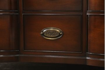 中古　美品　ヘンレドン(HENREDON)　マホガニー材の濃淡の色合いが楽しめるサイドチェスト(サイドボード、引き出し)(定価約80万円)(R-057509)